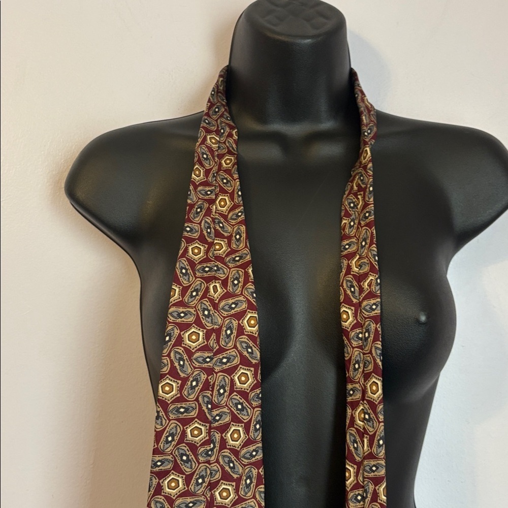Burberrys of London Vintage Silk Burgundy Medallion Geometric Pattern Necktie - Picture 12 of 12